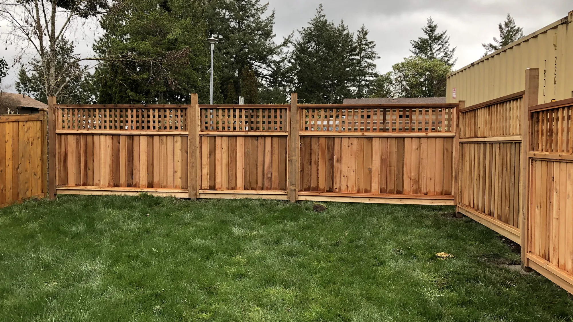 New cedar fence with lattice top around a lawn